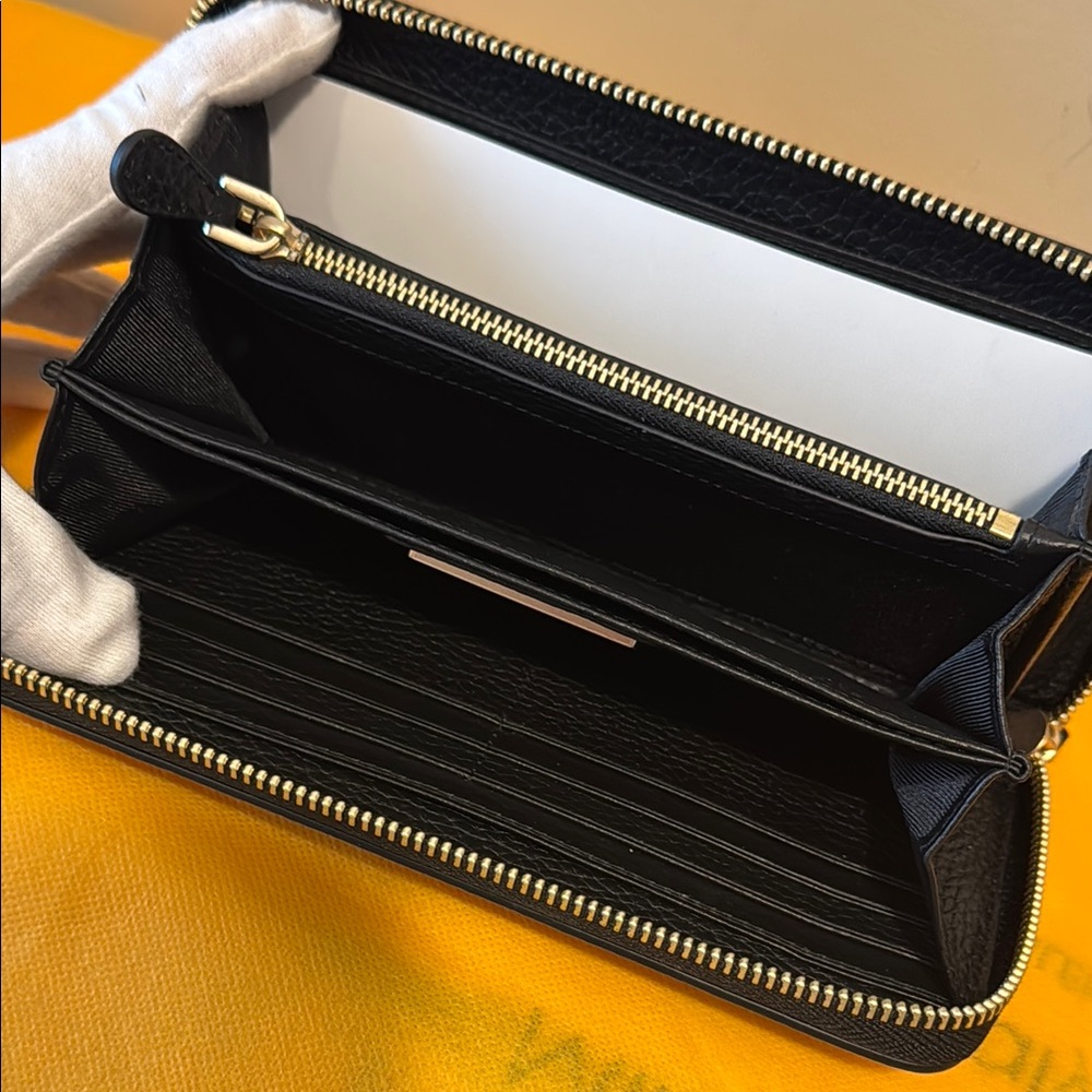 NEW✨Valentino Continental Leather Zip Wallet by Mario Valentino - Picture 7 of 10
